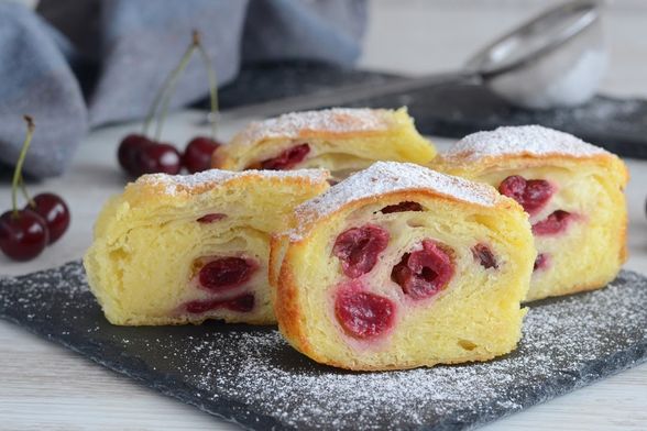 Najukusnija štrudla s višnjama i grizom