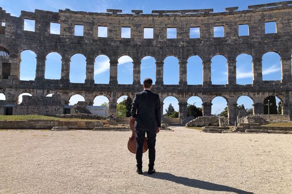 Hauser svira sam u pulskoj Areni