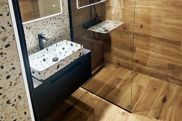 Gabrijela Vidaković iz Siska uredila je svoju kupaonicu u kombinaciji terrazzo pločica i drveta - 6