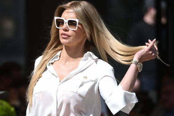 Dama iz centra Zagreba u lijepoj i udobnoj kombinaciji