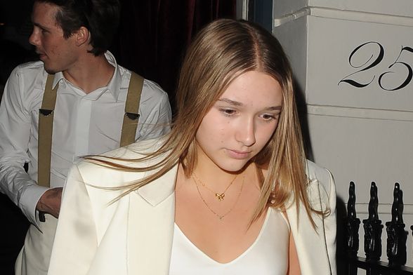 Harper Seven Beckham na proslavi 50. rođendana svoje mame Victorije Beckham - 1