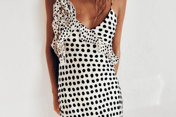 Haljina točkastog uzorka s volanima iz Zare