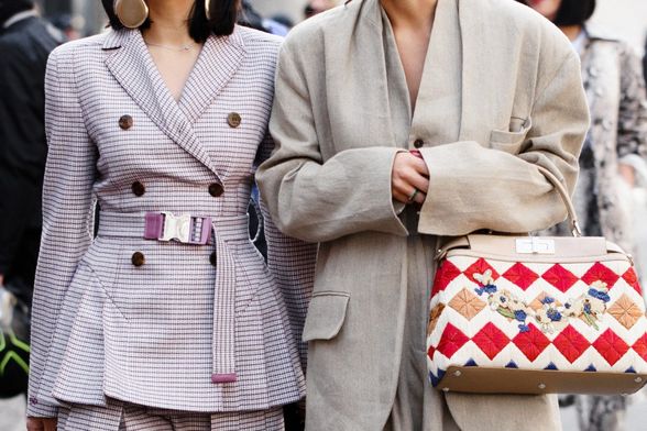 Sako s remenom je hit proljetnih kombinacija