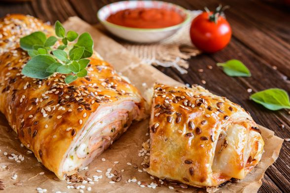 Lisnata savijača sa šunkom i sirom