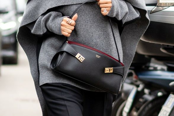 Ferragamo Hug jedna je od trenutno najpopularnijih dizajnerskih torbi