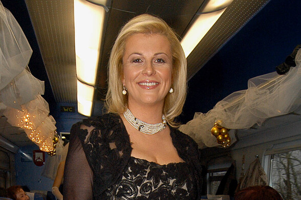 Kolinda Grabar-Kitarović 2005. godine na humanitarnoj reviji održanoj u vlaku na relaciji Zagreb – Knin