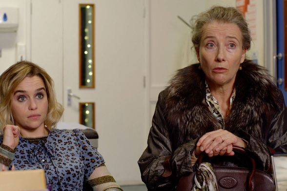 Emilia Clarke i Emma Thompson u sceni iz filma Last Christmas