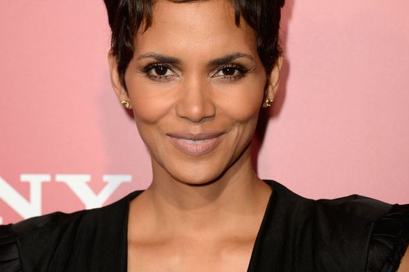 Halle Berry (2003.)