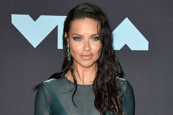 Adriana Lima u mokroj haljini na dodjeli nagrada MTV VMA - 5
