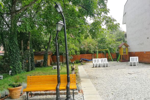 Zaljubjene lampe u \'skrivenom dvorištu\'