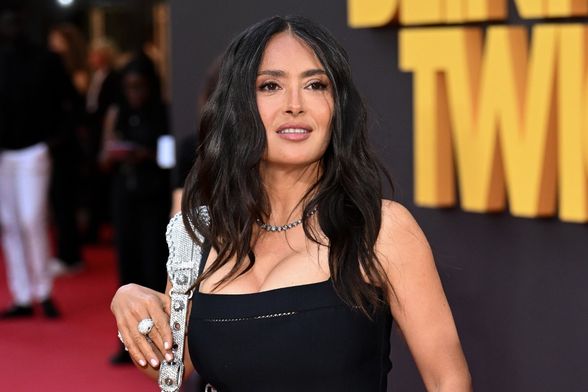 Salma Hayek u Guccijevim srebrnim platformama - 2