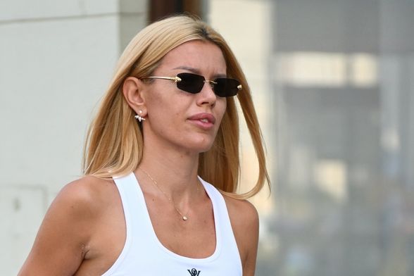 Plavokosa dama na zagrebačkoj špici u Kith kompletu - 1