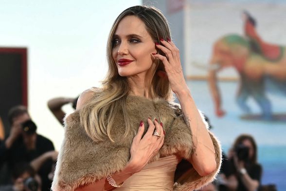 Angelina Jolie u kreaciji Tamare Ralph