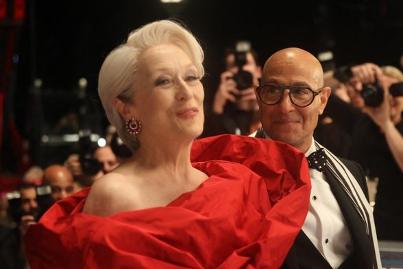 Meryl Streep u crvenoj haljini na setu filma