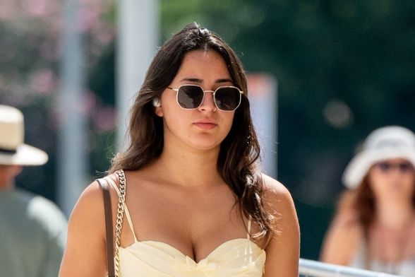 Ulična moda Šibenik mlada dama u trendovskoj haljini - 3