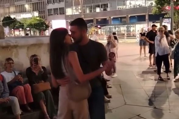 Par iz Beograda pleše na Arsenovu pjesmu