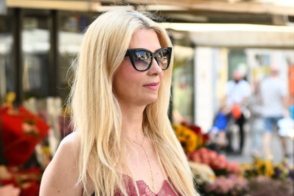 Zgodna dama iz Zagreba nosila je komplet koji na prvi pogled izgleda kao slip haljina