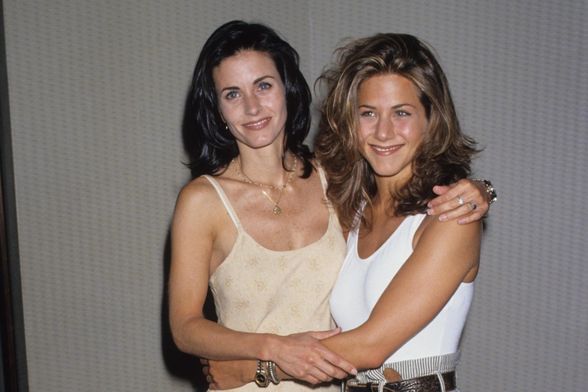 Courteney Cox i Jennifer Aniston 1994. godine