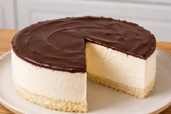 Proteinski zamrznuti cheesecake s maslacem od kikirikija