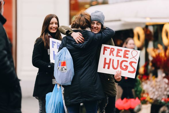 Besplatni zagrljaji dijelili su se u središtu Zagreba - 4
