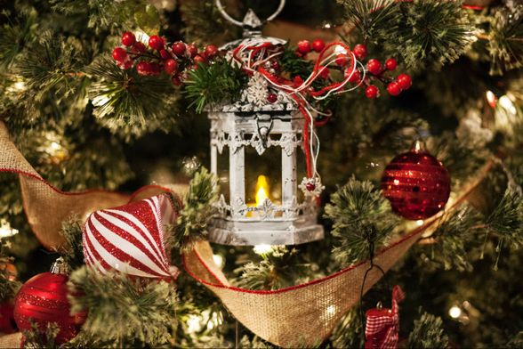 Izboru ukrasa za bor mnogi posvećuju posebnu pozornost