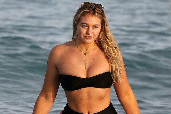 Iskra Lawrence u bikiniju