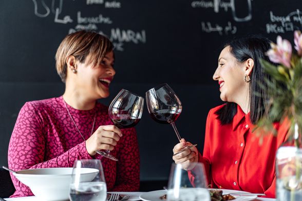 Počastite se pravim ženskim izlaskom punim smijeha