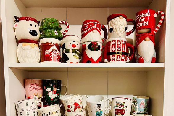 Impresivna kolekcija božićnih šalica Mateje Hlašć iz Zagreba - 7