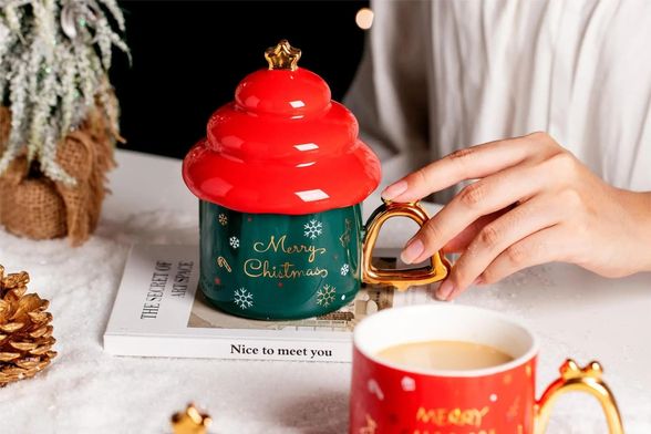 Božićna šalica s poklopcem