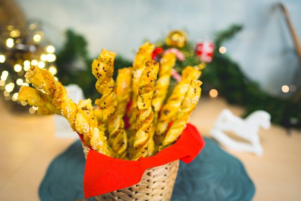 Lisnati smotuljci s pestom i sirom