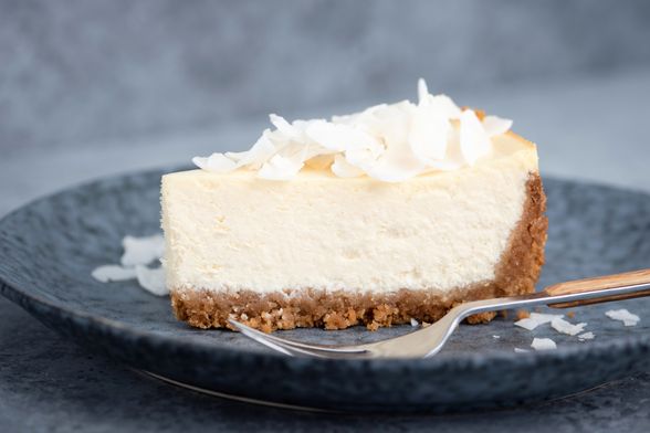 Cheesecake s kokosom i bijelom čokoladom