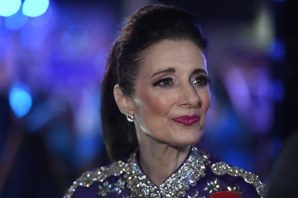 Doris Dragović uvijek privlači pozornost svojim scenskim nastupima i odjevnim kombinacijama