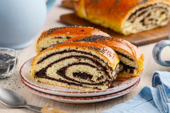 Makovnjača je popularan tradicionalni kolač s dizanim tijestom