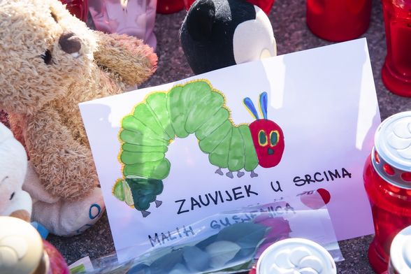 Poruke, igračke i zapaljene svijeće u Prečkom - 7