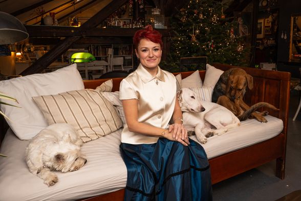 Primabalerina Mirna Sporiš pokazala nam je svoj prekrasan zagrebački stan u kojem ima vitrinu s preko 150 lutkica orašara - 18