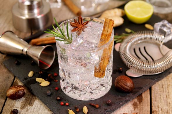 Božićni džin-tonik s okusom medenjaka