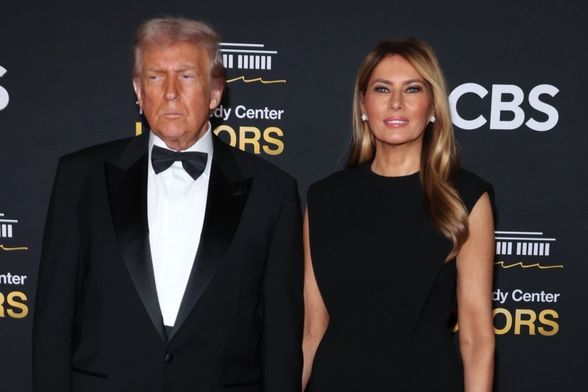 Izdanje Melanije Trump u crnoj haljini