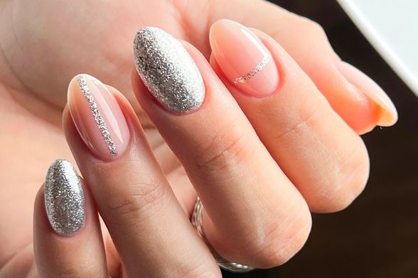 U blagdansko vrijeme mnogi vole šljokice na noktima