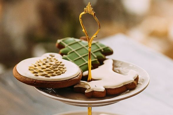 Minimalistički zlatno bijeli keksi