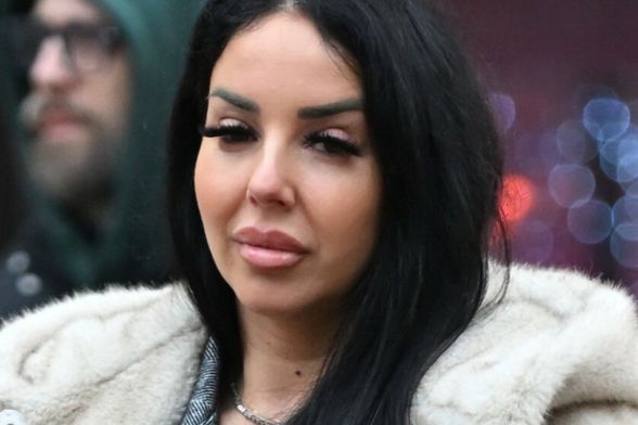 Ulična moda crnka u sakou predimenzionirane siluete Zagreb 2025. - 2