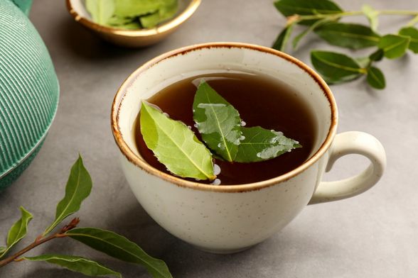 Čaj od lovora olakšava kašalj, upalu grla i grlobolju
