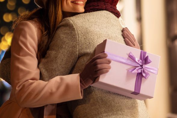 Prijateljice šopingholičarke najviše će se obradovati poklonu iz njihovih omiljenih trgovina