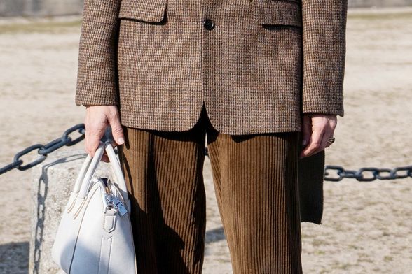 Hlače od toplijih materijala trenutno su must have