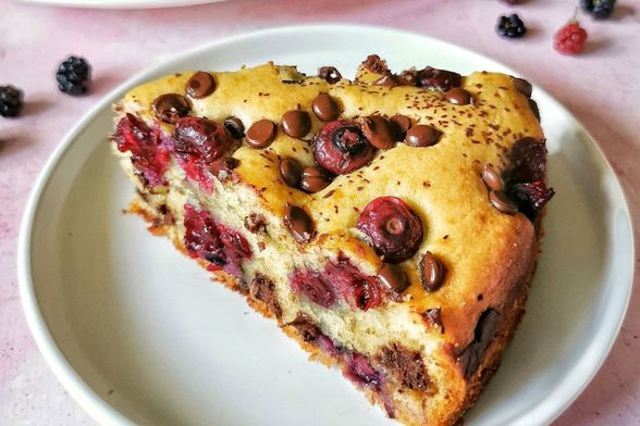 Kolač s čokoladom i borovnicama