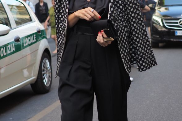 Crne hlače su modni klasik stvoren za sve prigode