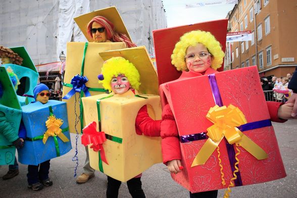 Dječja zamaskirana povorka