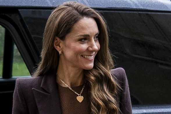 Catherine Middleton u smeđoj haljini Edeline Lee 2026. - 1