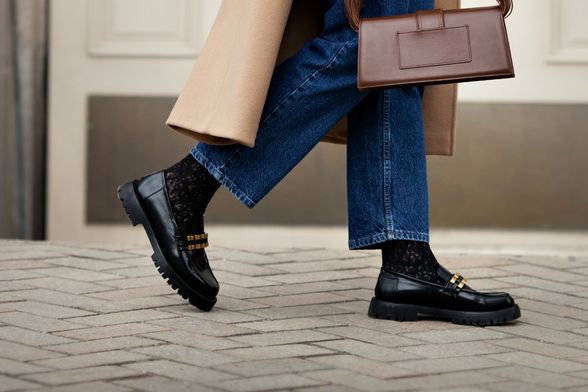 Crne mokasinke su modni klasik