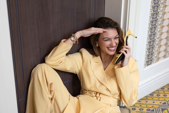 Trendseterice ga već obožavaju: Odijelo koje izgleda kao dizajnerski ulov i nosimo ga baš svugdje