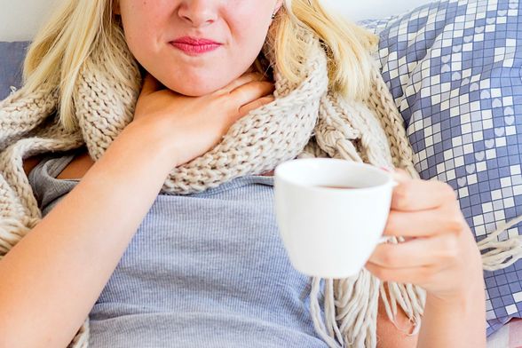 Žena s upaljenim grlom